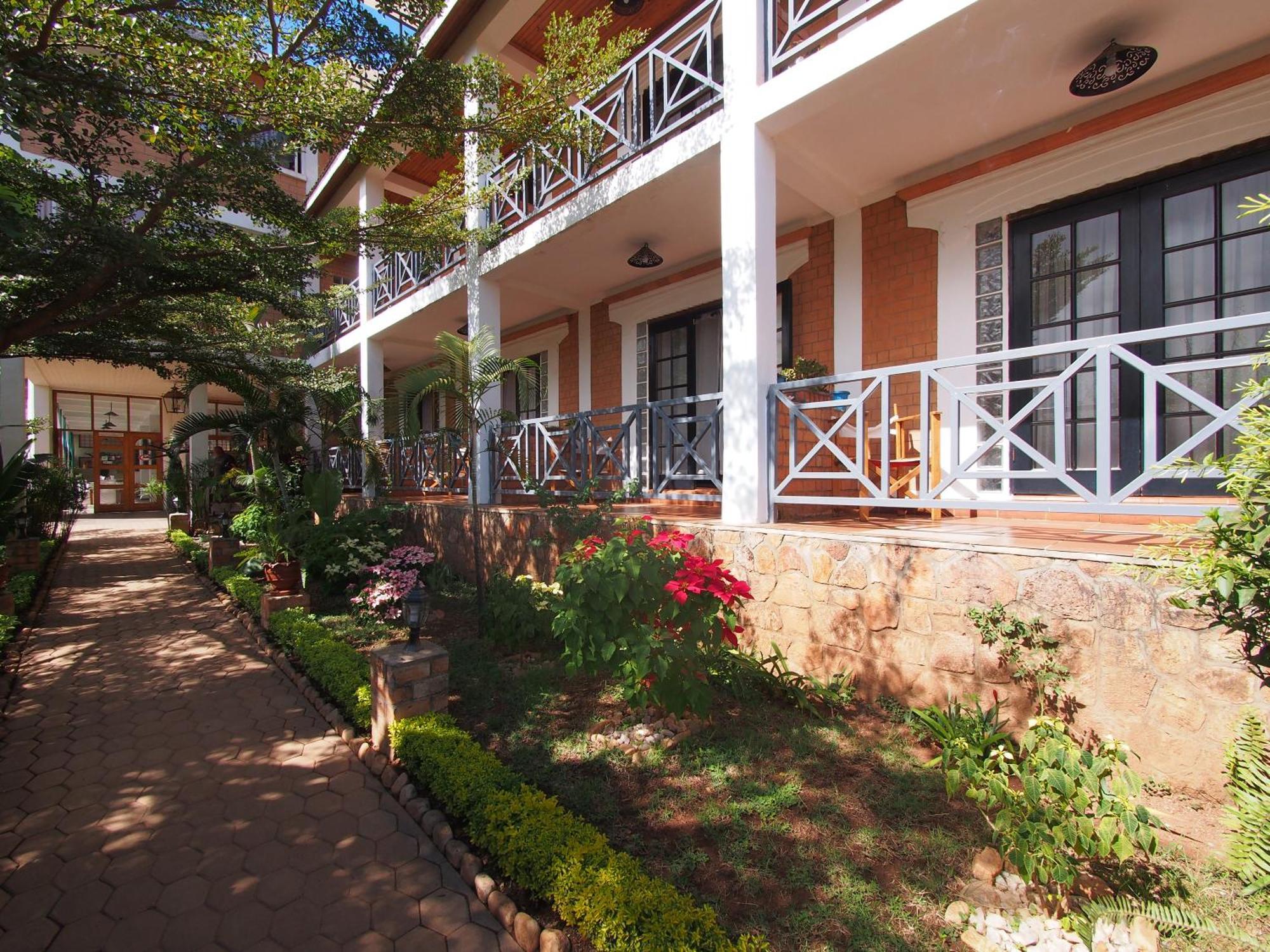 Island Continent Hotel Ivato Airport Buitenkant foto
