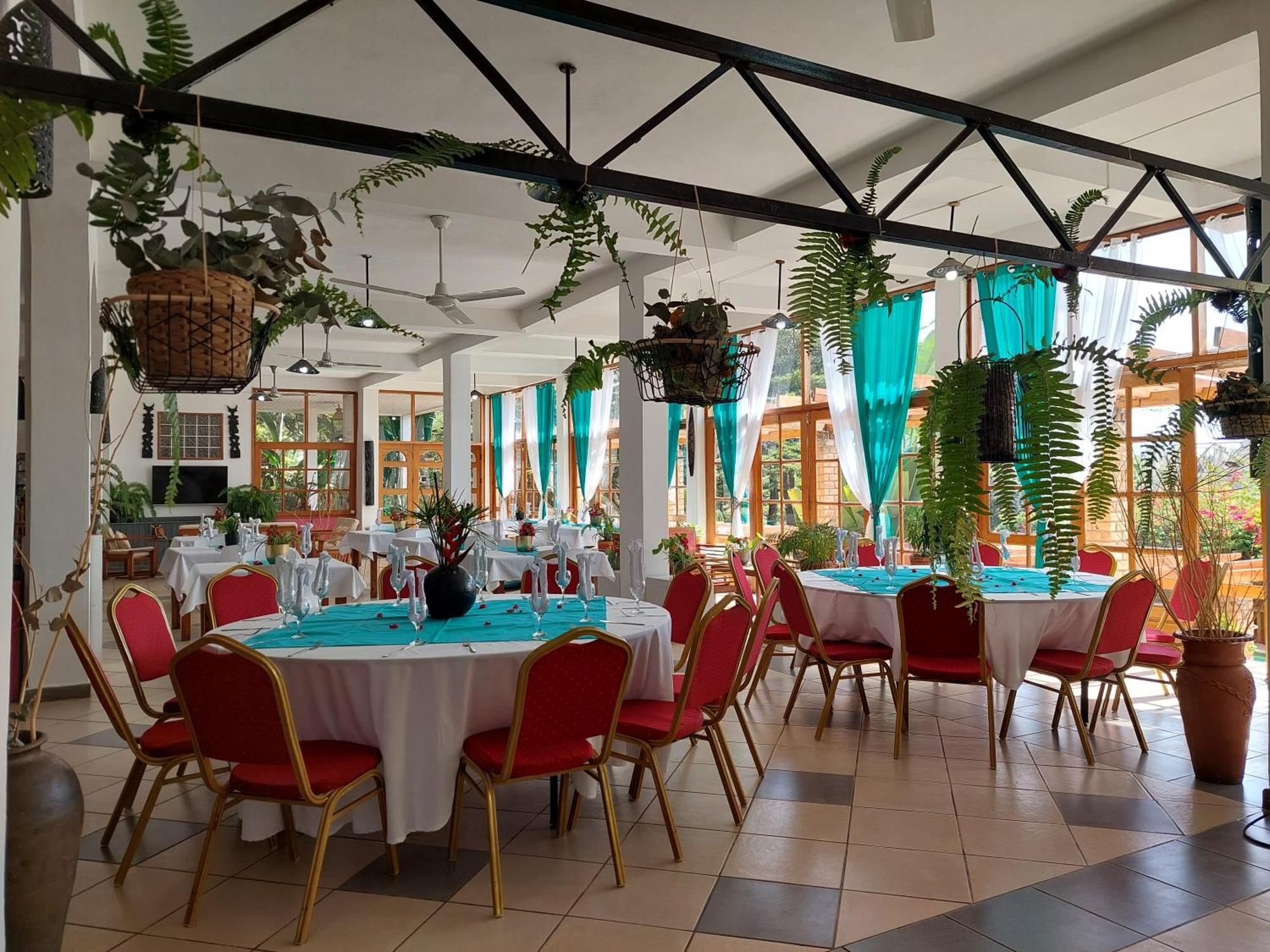 Island Continent Hotel Ivato Airport Buitenkant foto