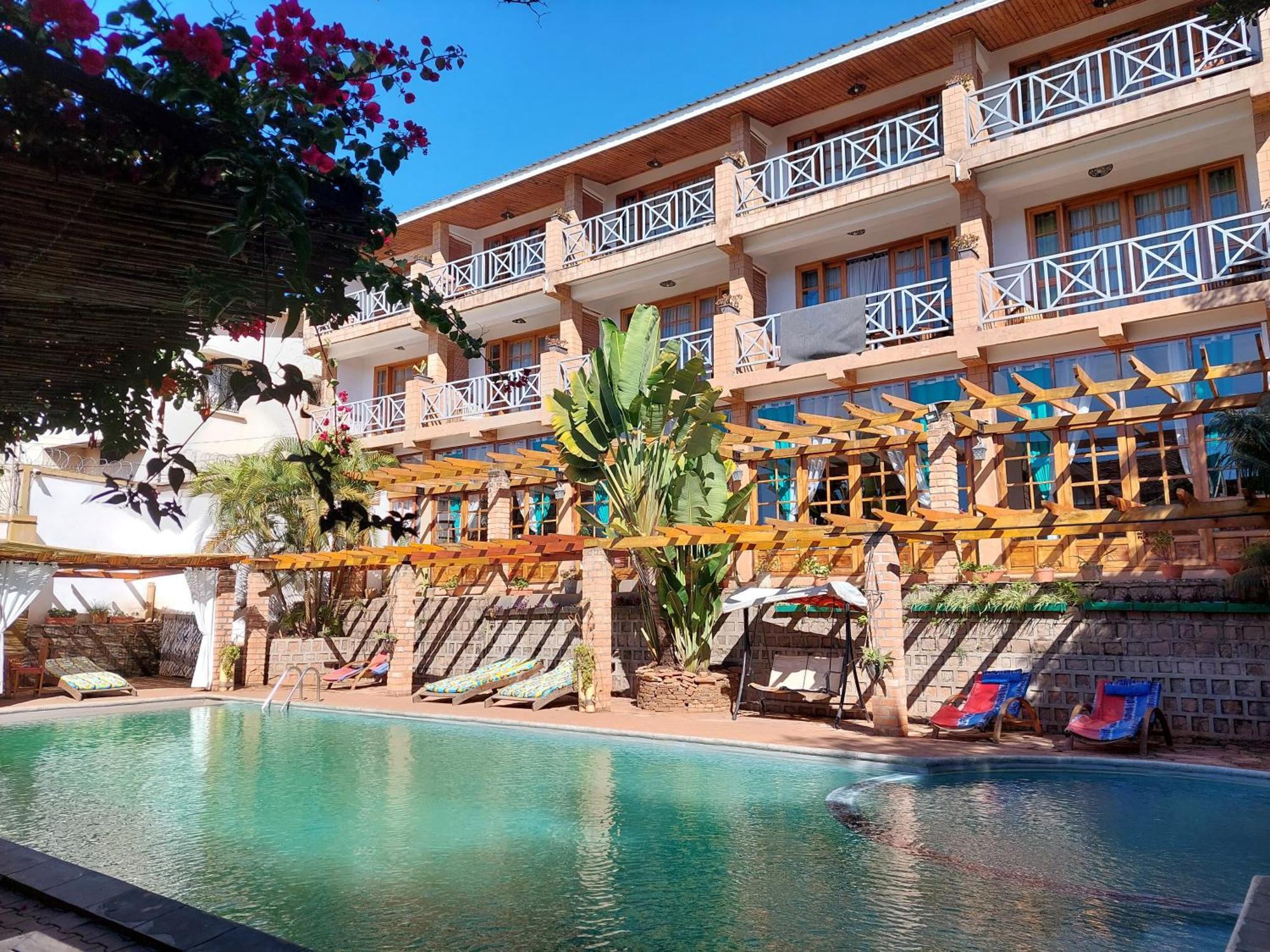 Island Continent Hotel Ivato Airport Buitenkant foto