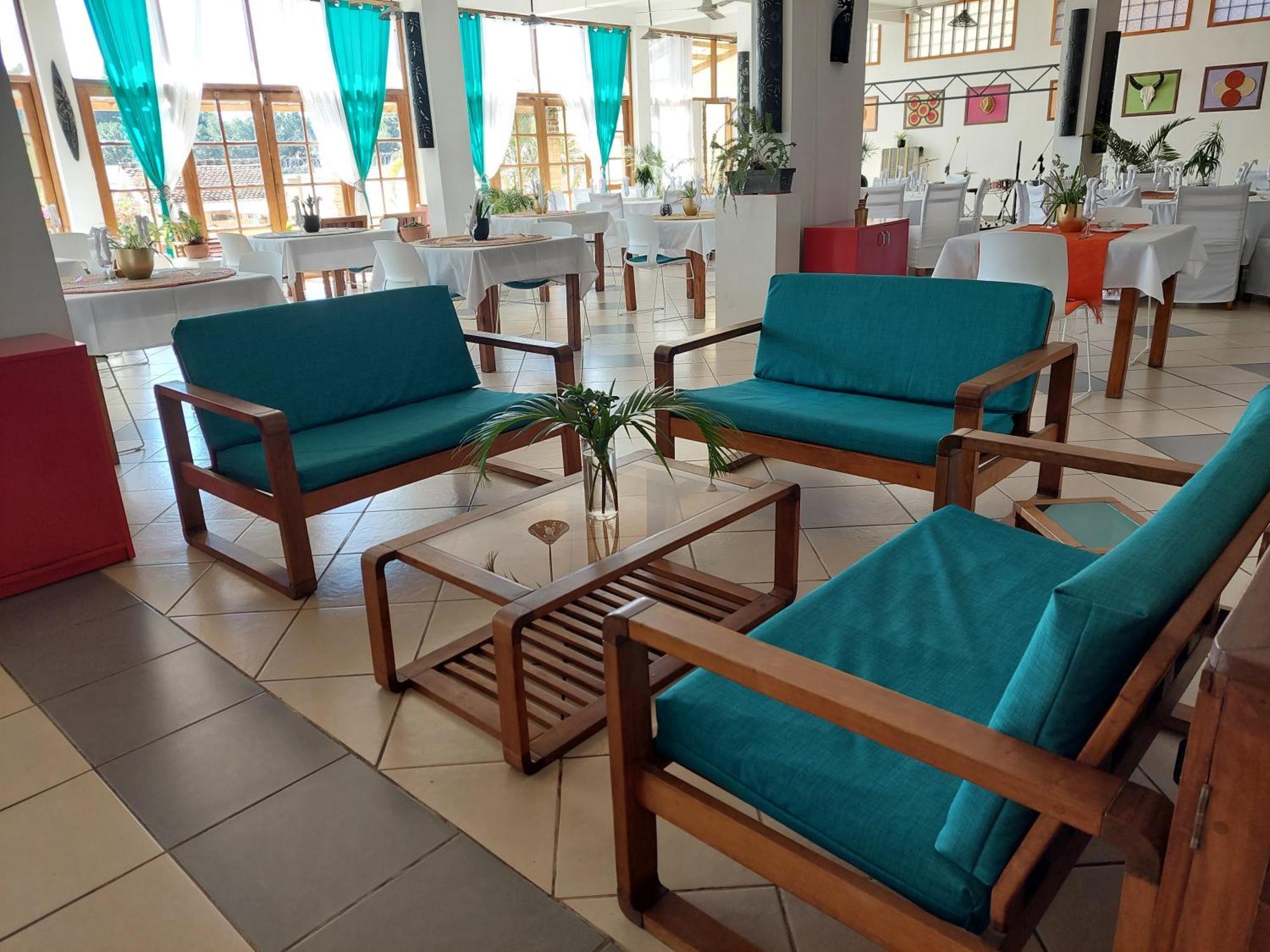 Island Continent Hotel Ivato Airport Buitenkant foto